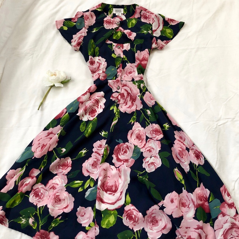 Unique vintage keyhole swing dress